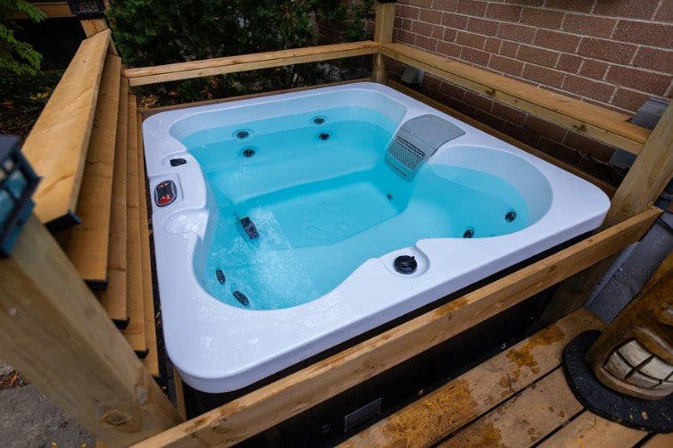 Manitoba 4-Person Hot Tub