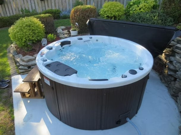 Ottawa 5-Person Hot Tub