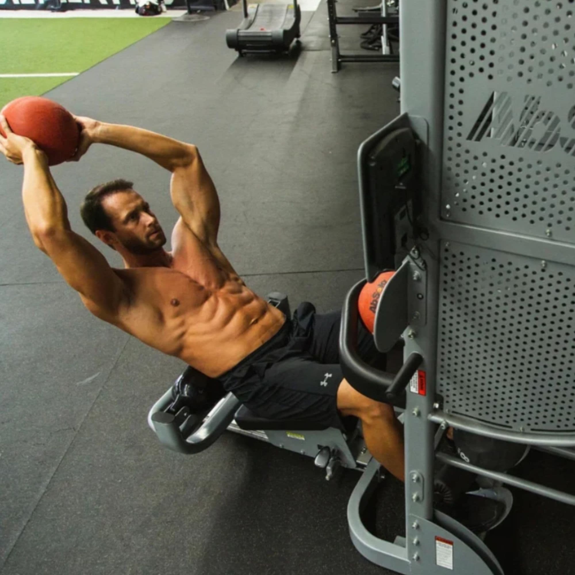 The Abs Company AbSolo – ABS1008-03B With A Man Performing An Overhead Medicine Ball Crunch