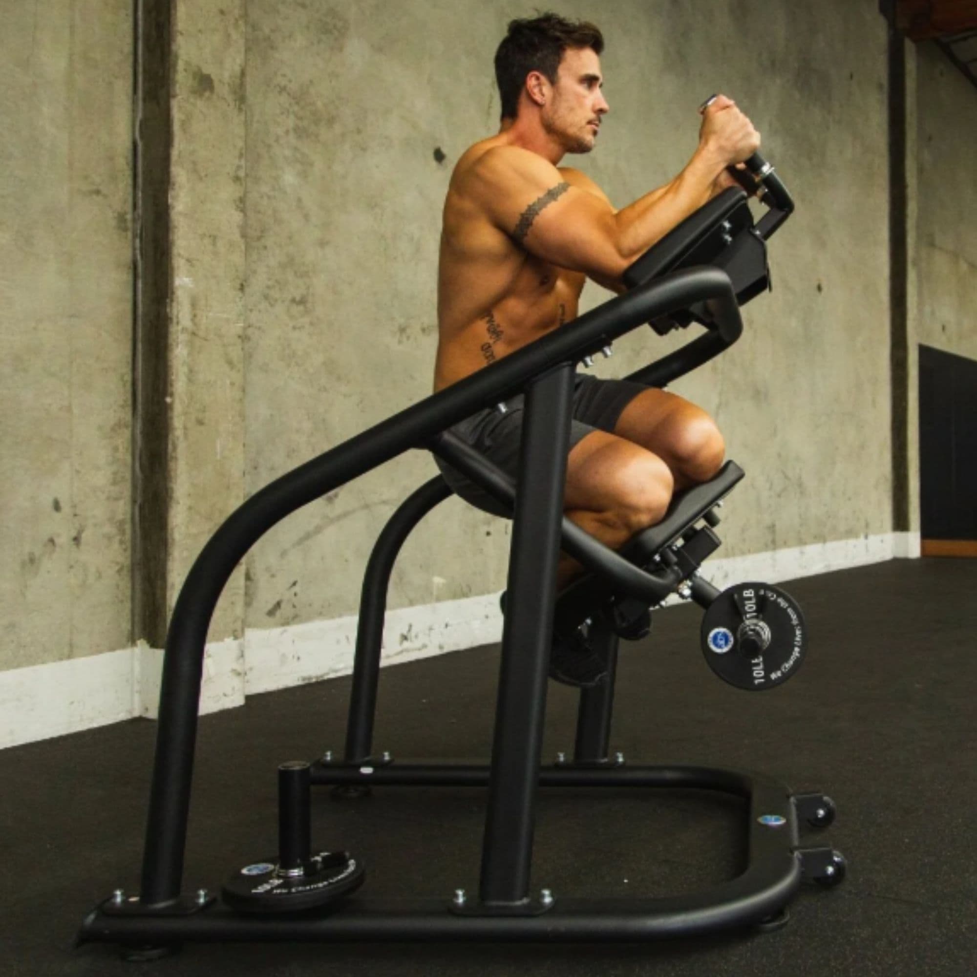 The Abs Company Ab Coaster CTL – ABS1001B Side View Of Man Performing A Core Exercise On Gym Setting