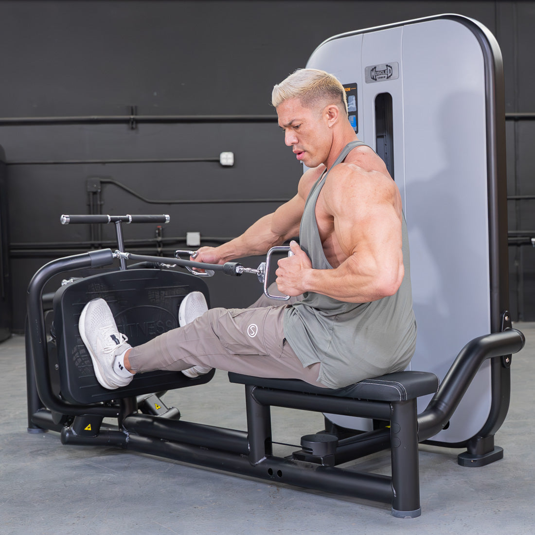 Vogue Diverging Low Row by Muscle D Fitness | Advanced Back Machine